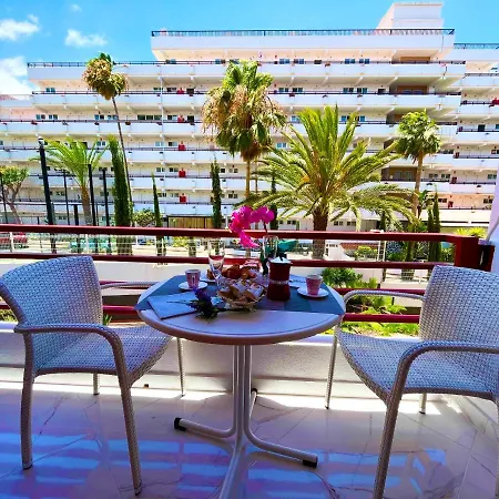 Miss Flora Olympia شقة