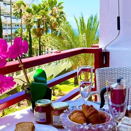 Miss Flora Olympia Apartment *